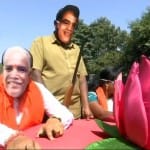 बीएस येदियुरप्पा के खिलाफ विरोध करते कांग्रेस कार्यकर्ता