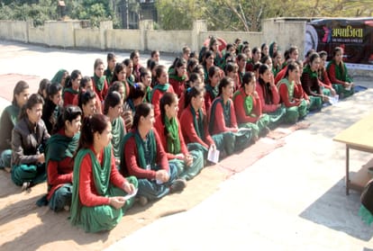 amar ujala aparajita 100 million smiles programme organized in iti nahan sirmour