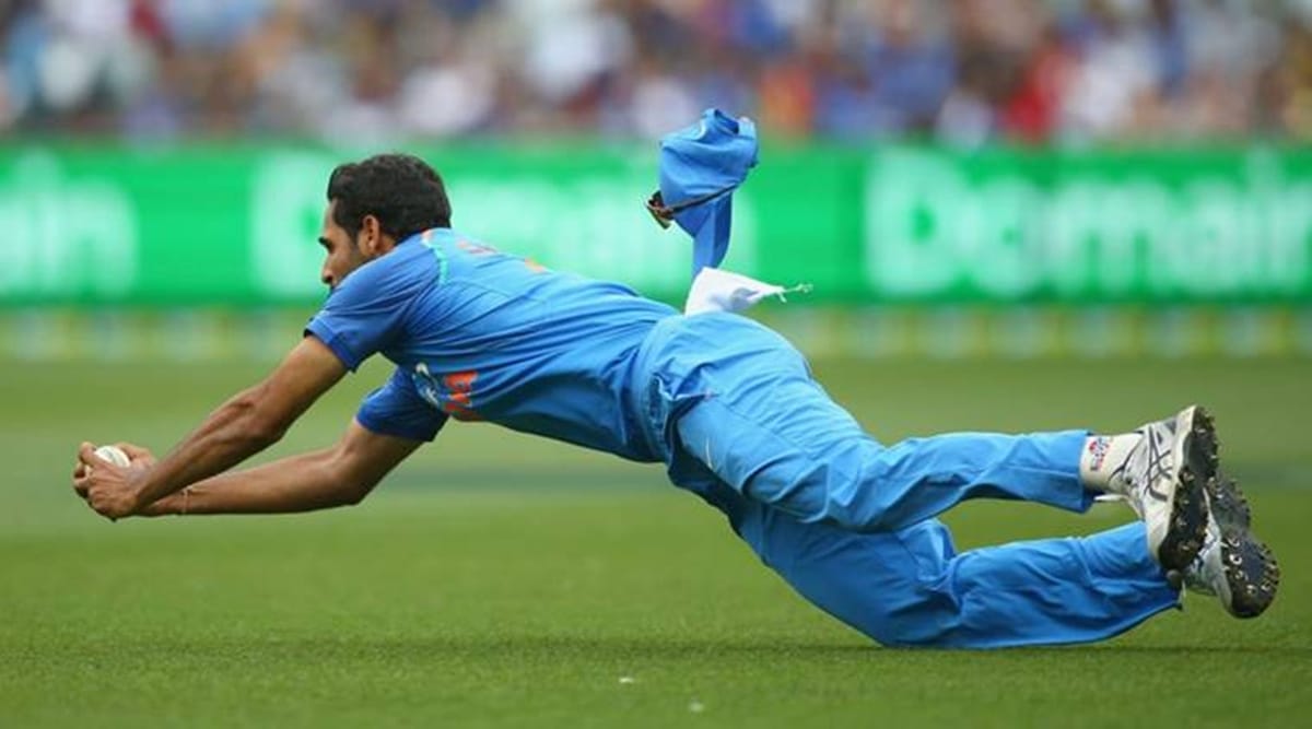 bhuvneshwar kumar takes a blinder to remove glenn maxwell in melbourne odi