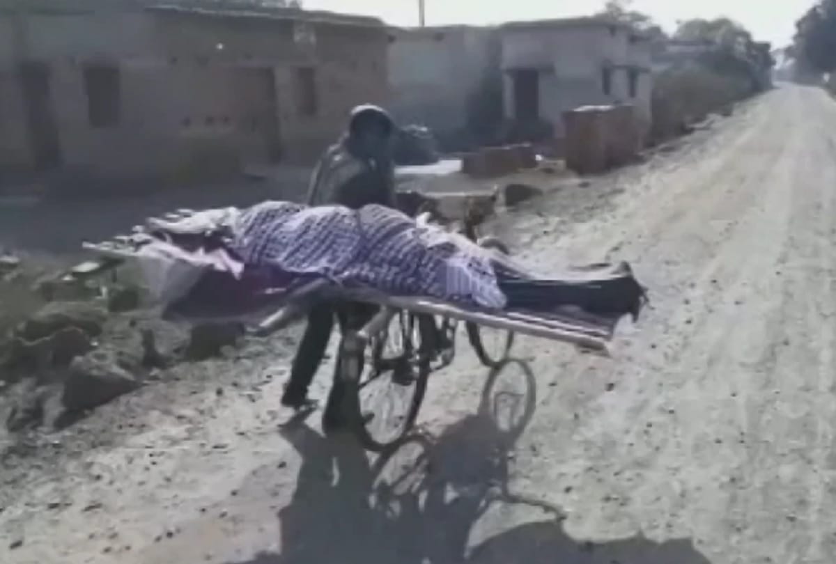 Odisha Boy carried dead body of her mother on bicycle because villagers denied to help due to cast