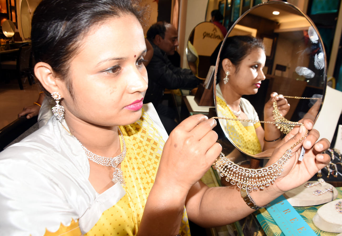 Now Priyanka's Diamond Ring and Deepika necklace is trending in wedding jewelleries