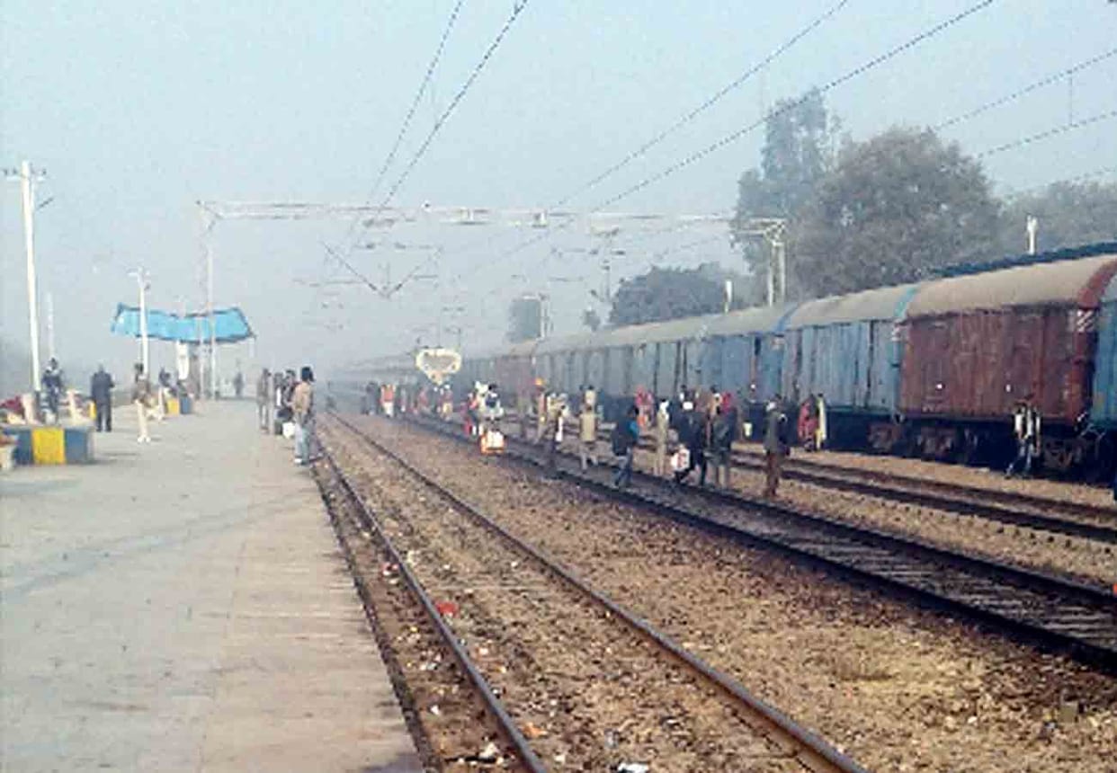 Passenger between tracks in auraiya