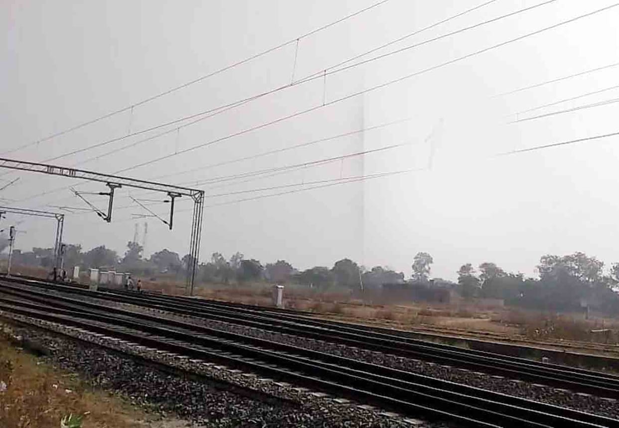 painful death of mechanic sitting on wire train