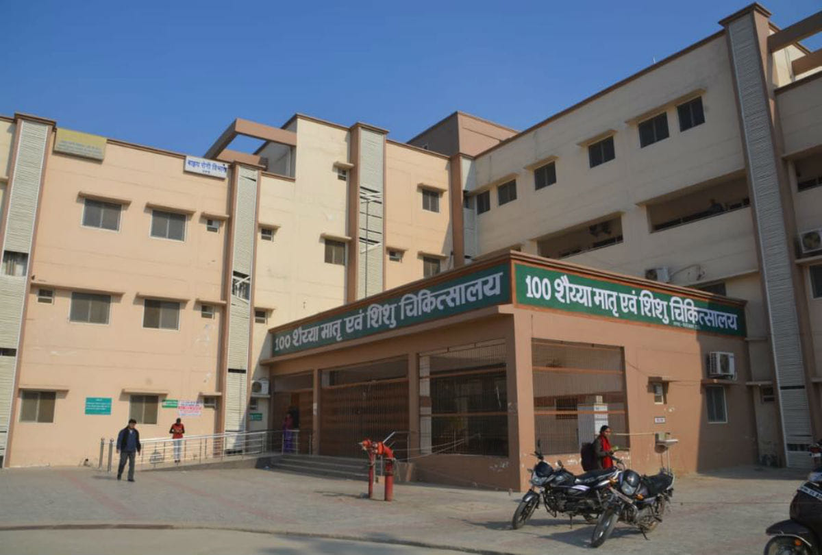 HIV positive pregnant woman did not get treatment at district hospital of firozabad