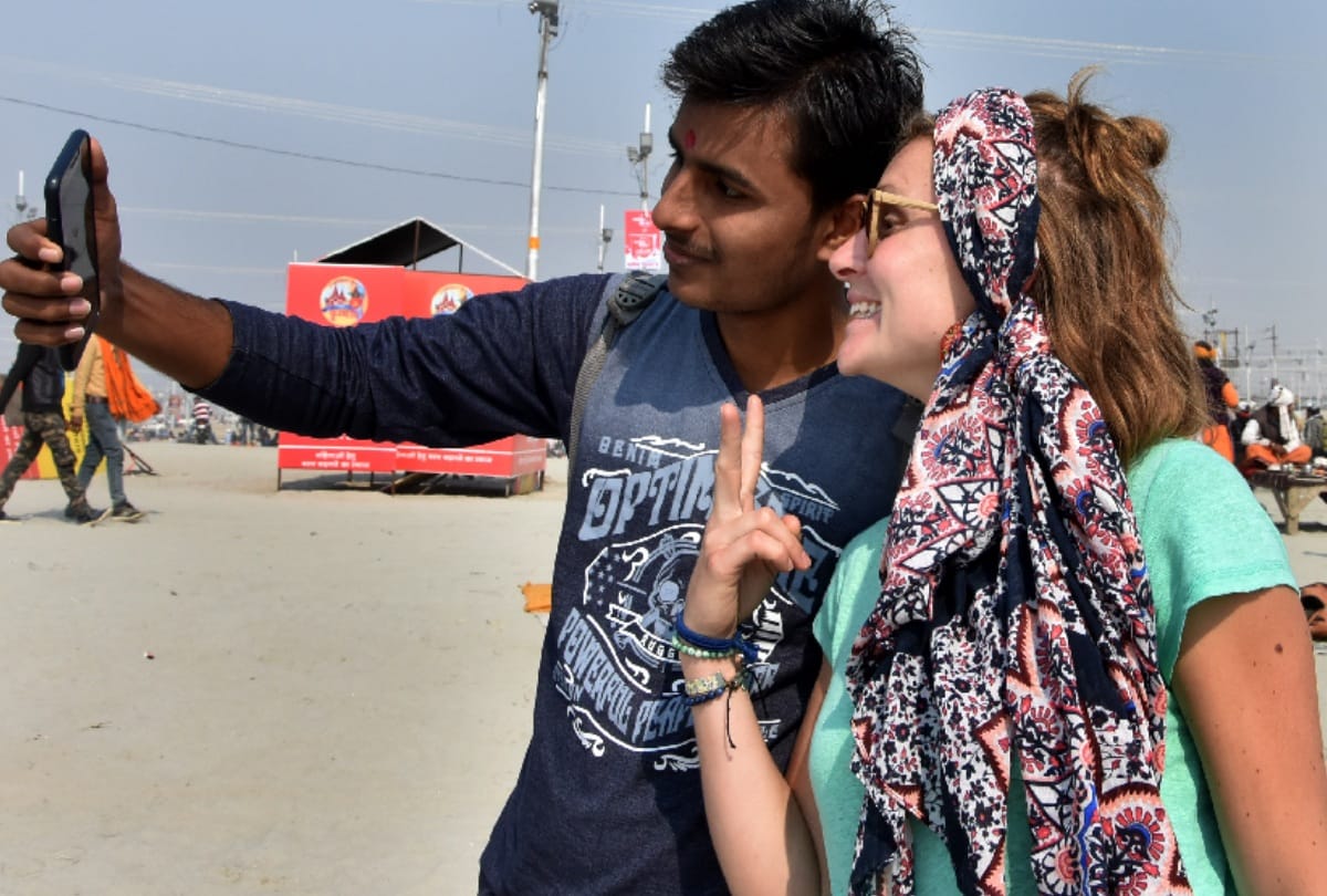 foreigner came to kumbh mela 2019 in prayagraj
