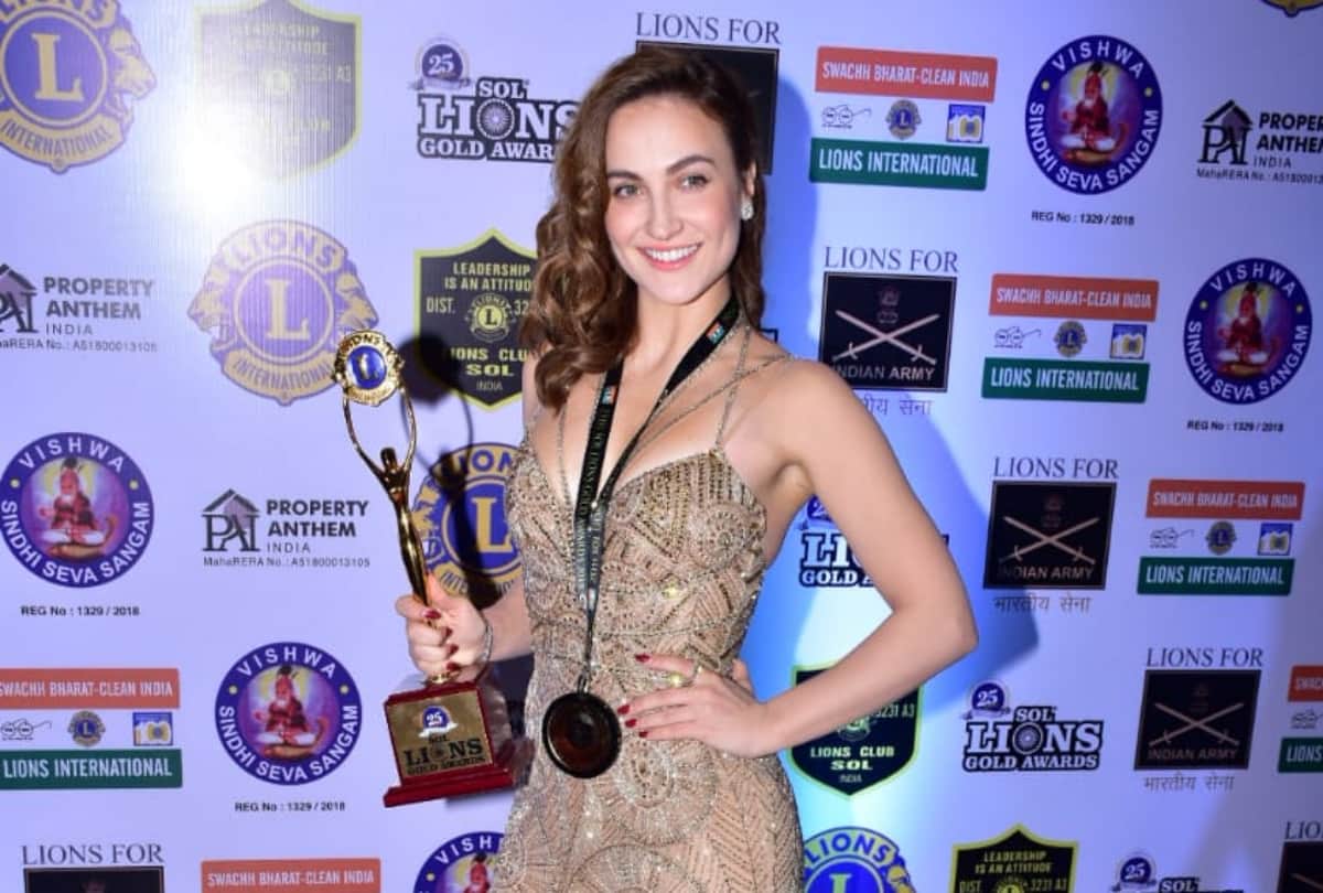 lions gold award: jahanvi kapoor vicky kaushal and many celebrity spotted