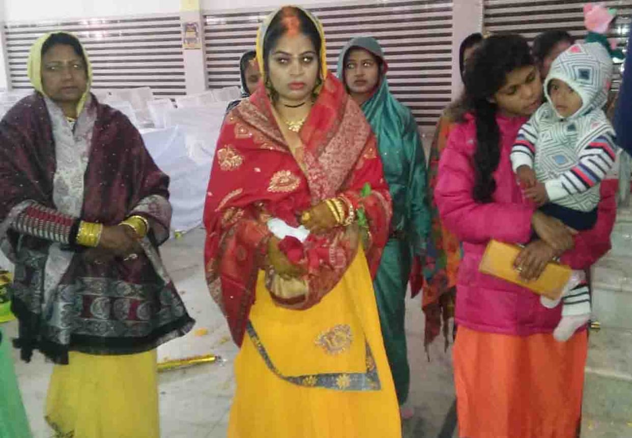 thieves stolen jewelry and cash during-marriage