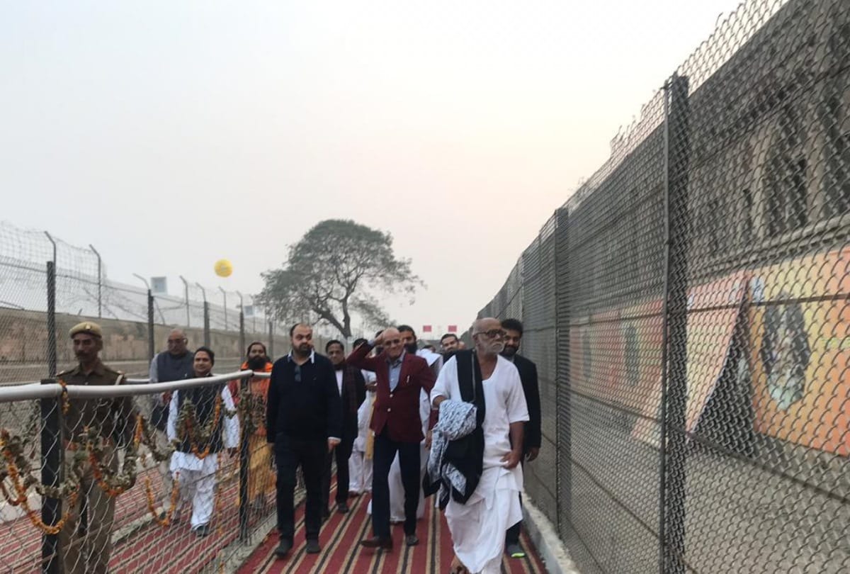 kumbh 2019- Morari Bapu visit original akshayavat, says Saints are exemplary for the world