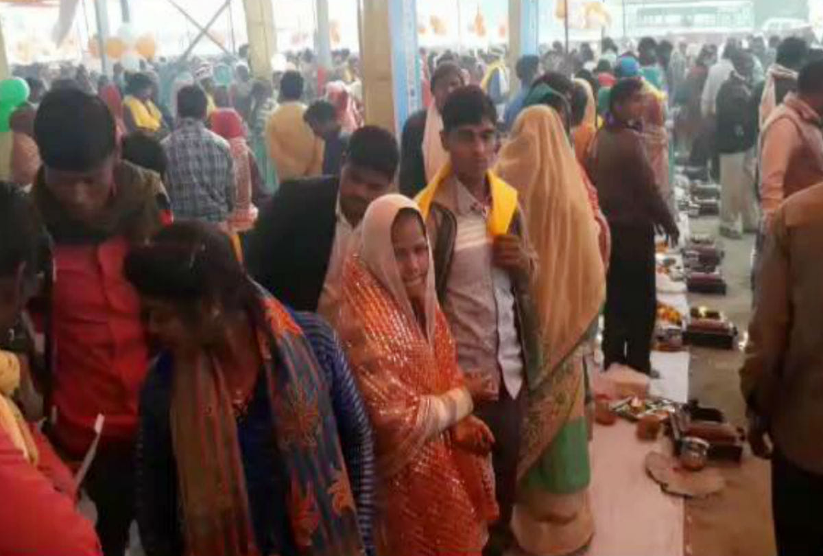 couples got married under mukhyamantri samuhik vivah yojana in etah