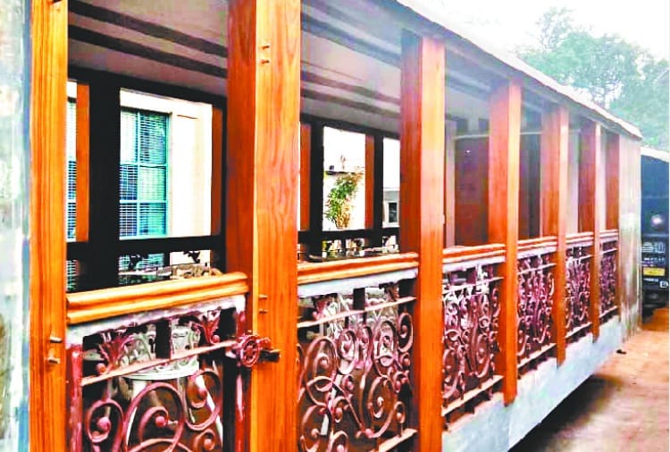 Luxury Restaurant Coach by Indian Railway for Shimla Tour