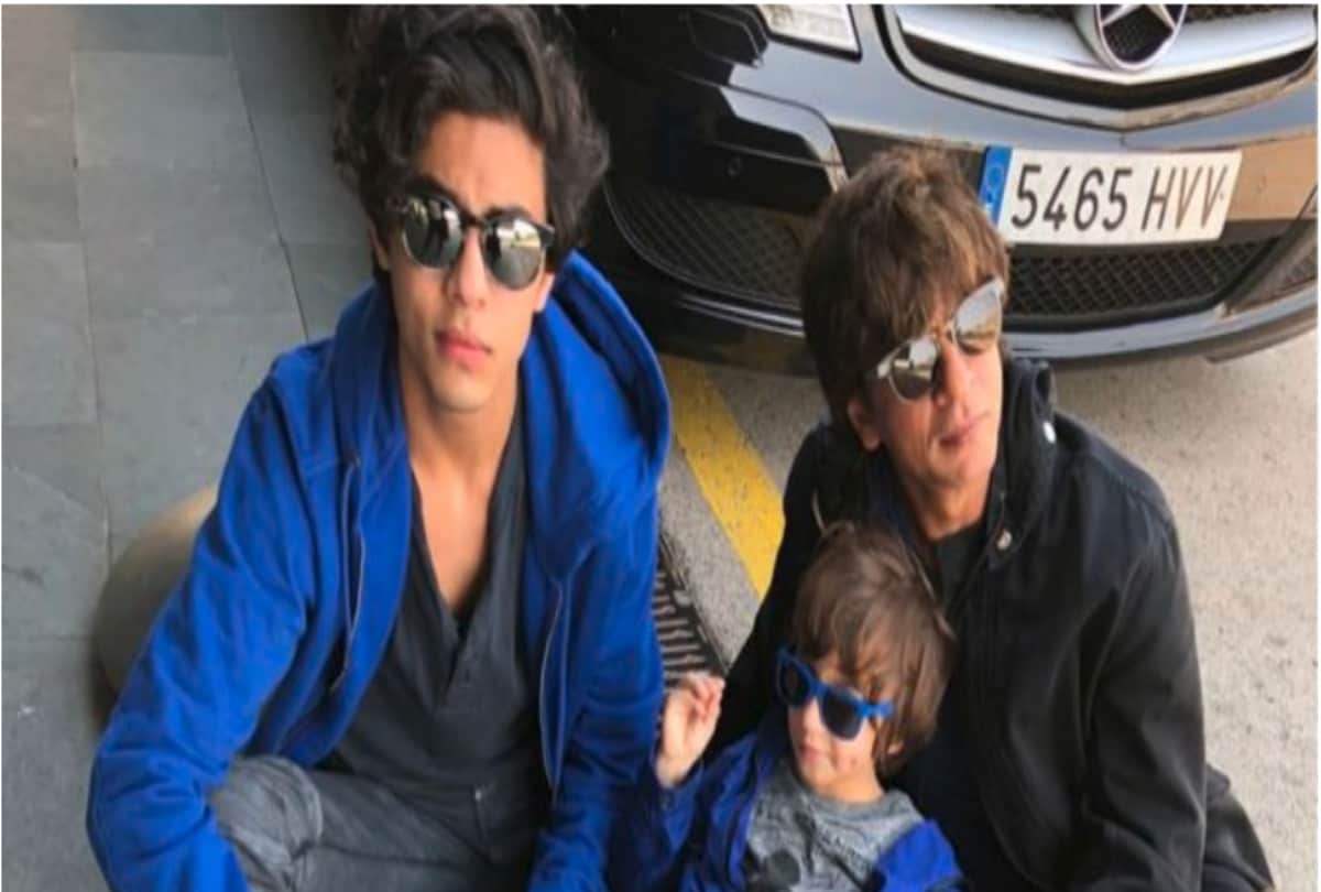 shahrukh khan share photo of his son abram and aryan on instagram