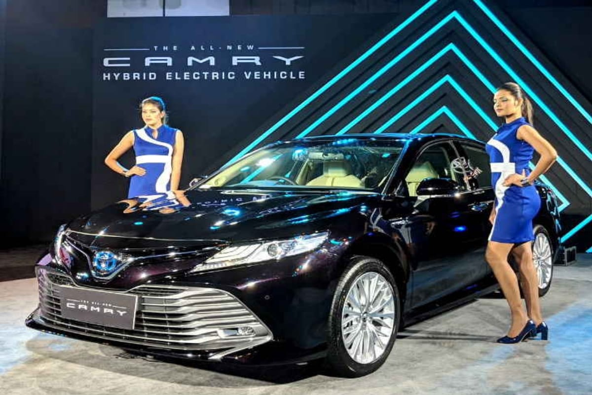 Toyota Camry BS6 Hybrid launched in India know the price and features