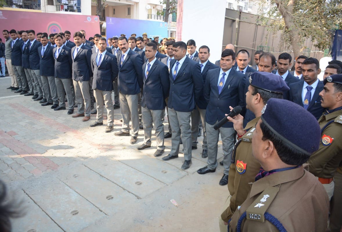 UP police gentlemen cops wearing suit boot and tie for this reason