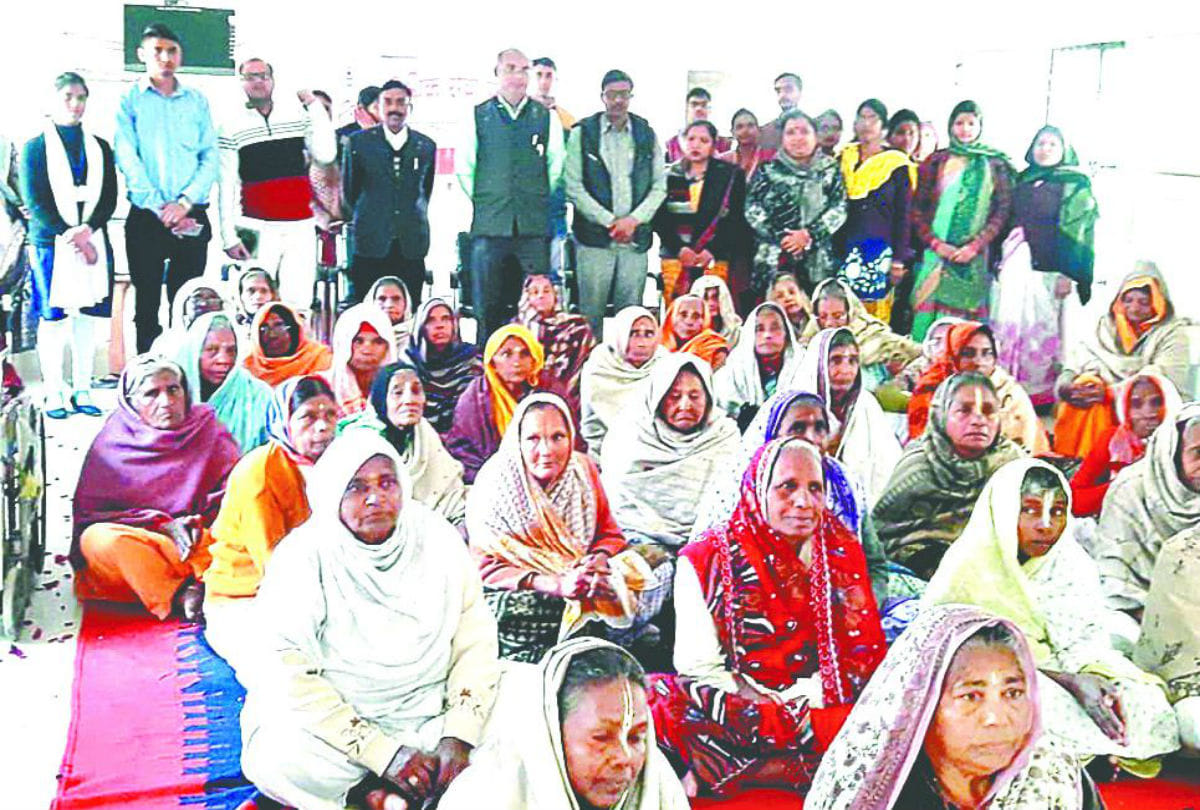 Kumbh Mela 2019:vrindavan's widow women made agarbatti for prayagraj