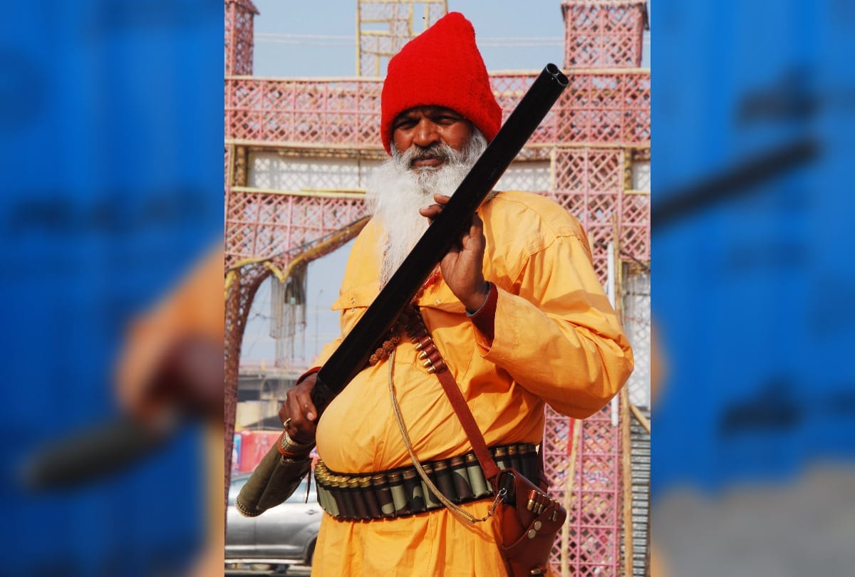 Kumbh Mela 2019:Baba Equipped with weapon in kumbh mela