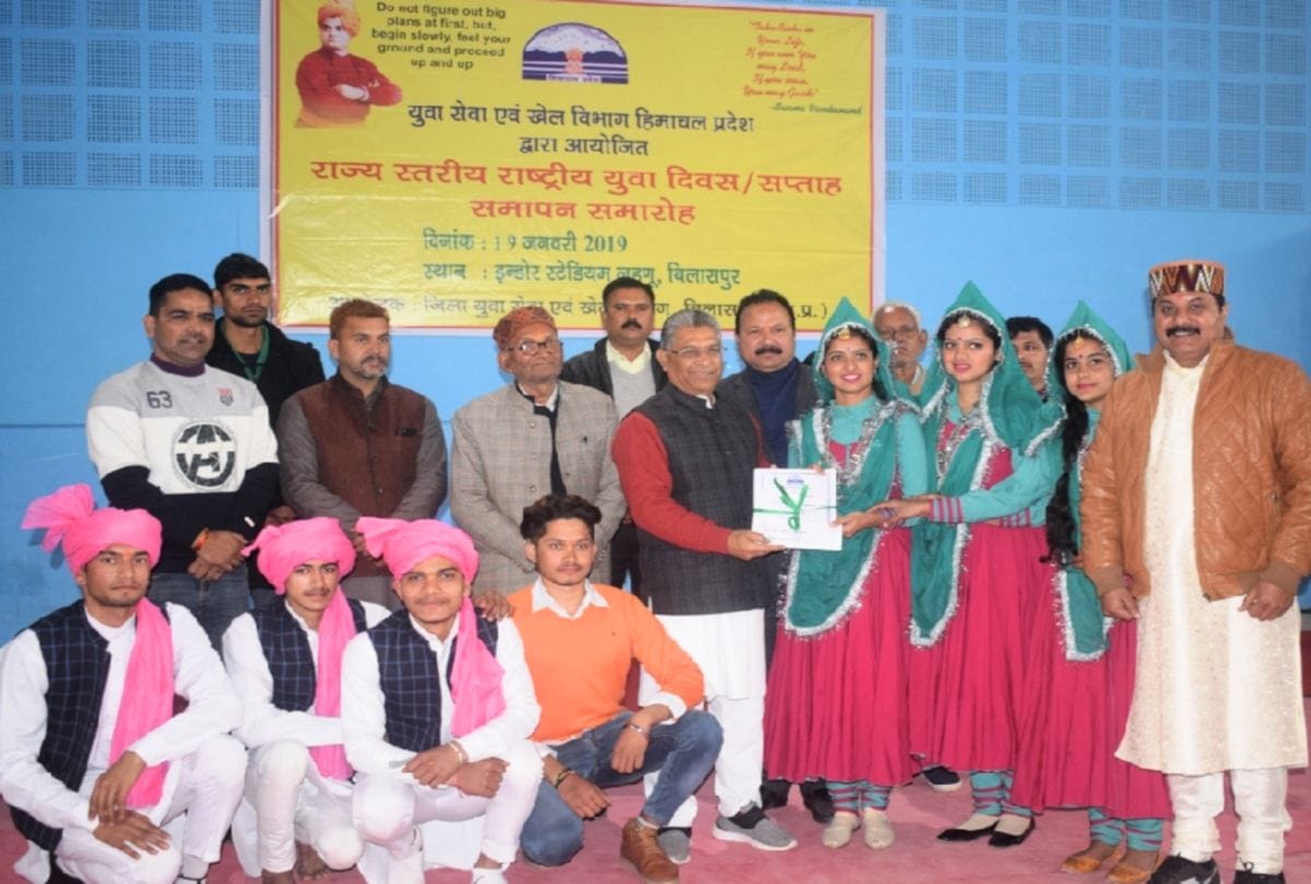 Poonam of Sirmaur stays in state level painting competition