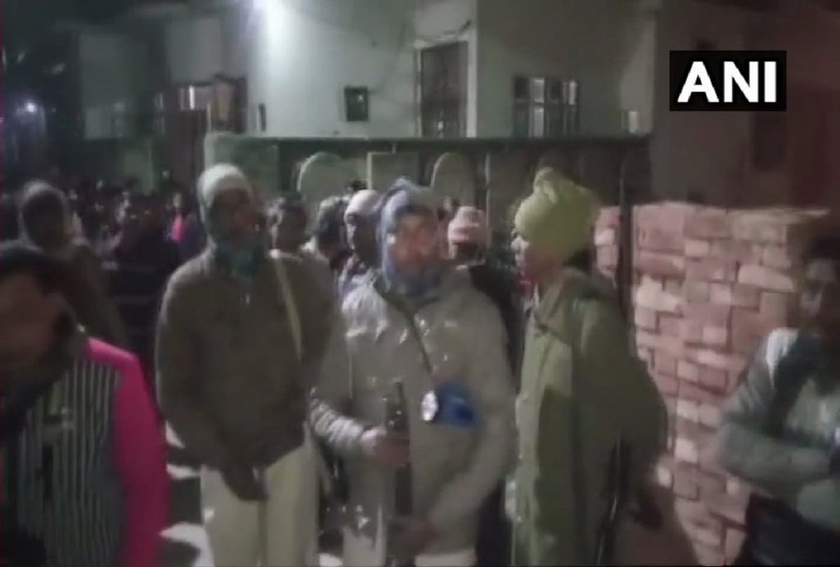 ex Inspector wife and Maid killed by hammer in chandausi