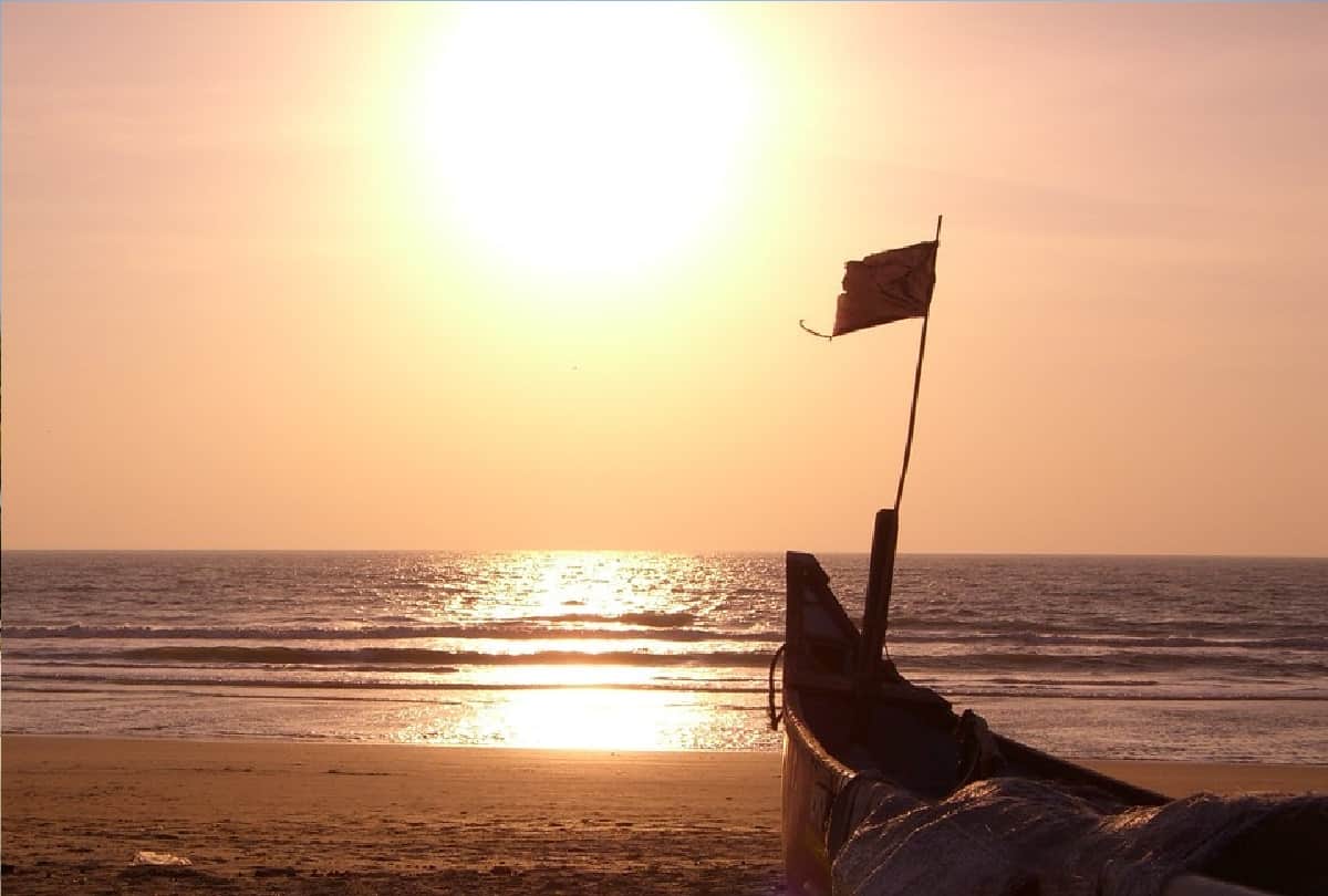 Explore Goa's beaches and architecture with IRCTC Rs 400 tour package!