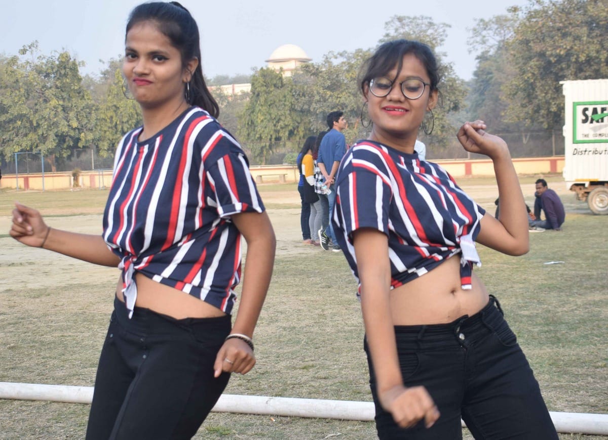 Dance competition in IIT BHU cultural fest see pictures