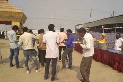 kumbh Mela 2019:whole day Bhandara available for devotees in kumbh mela