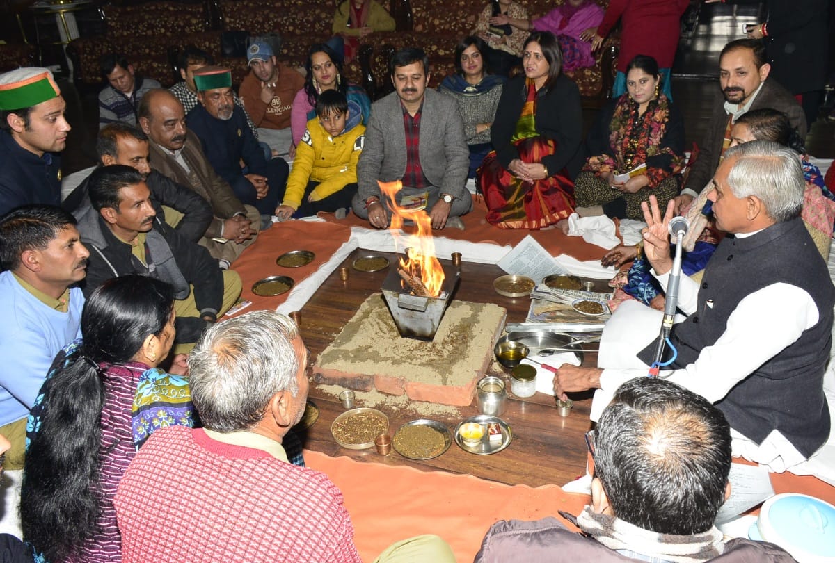 Governor acharya devvrat havan yagya for staff to quit smoking