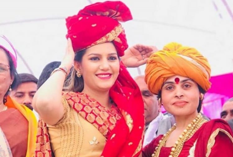 Bollywood Actress Sapna Choudhary With Sadhvi Deva Thakur, Photos Viral