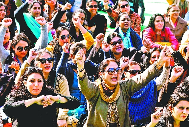 Punjab University Chandigarh Teachers Protest for 7th Pay Commission
