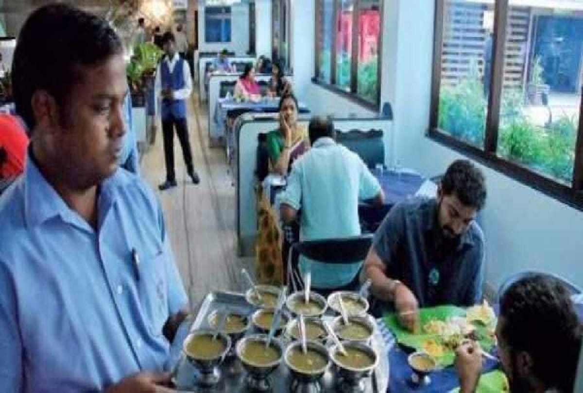 Waiters in state secretariat canteen of Maharashtra get Educational Degree