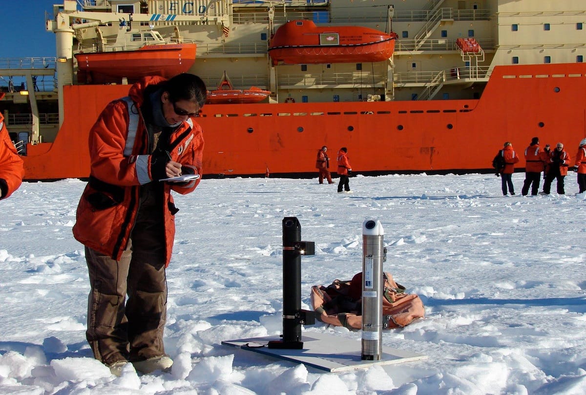 scientists found mysterious creatures in a lost lake 3500 feet under the Antarctic Ice