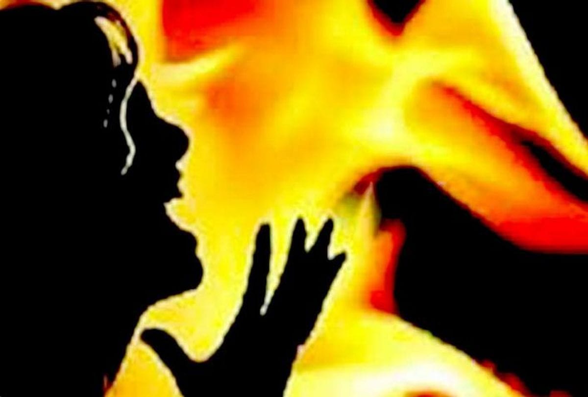 three people burnt woman in agra