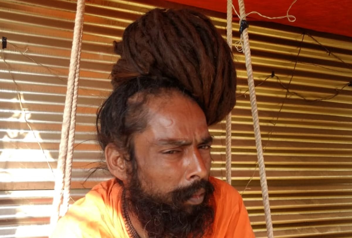 Kumbh Mela 2019:See Images of Naga baba persistence yoga in kumbh mela