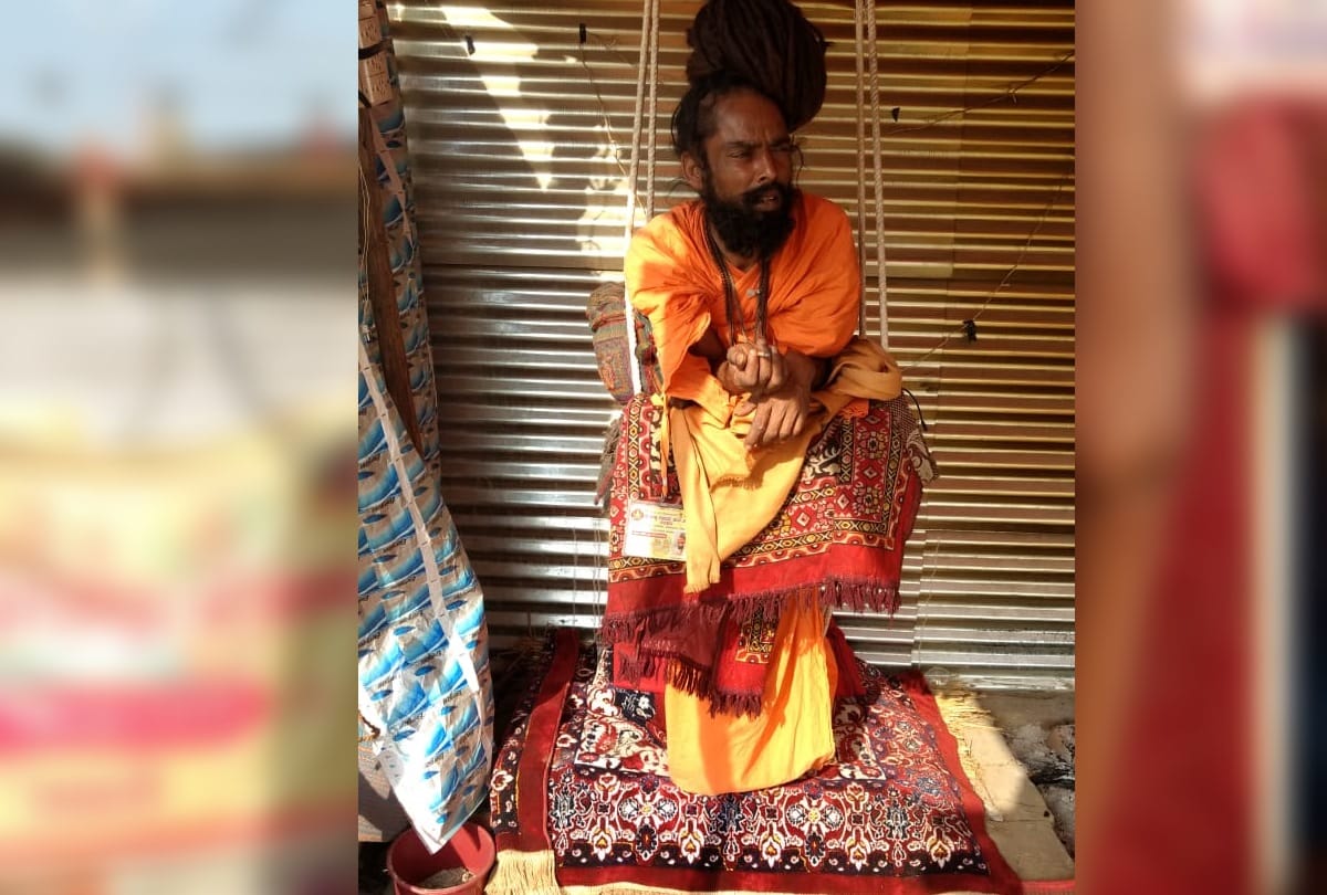 Kumbh Mela 2019:See Images of Naga baba persistence yoga in kumbh mela