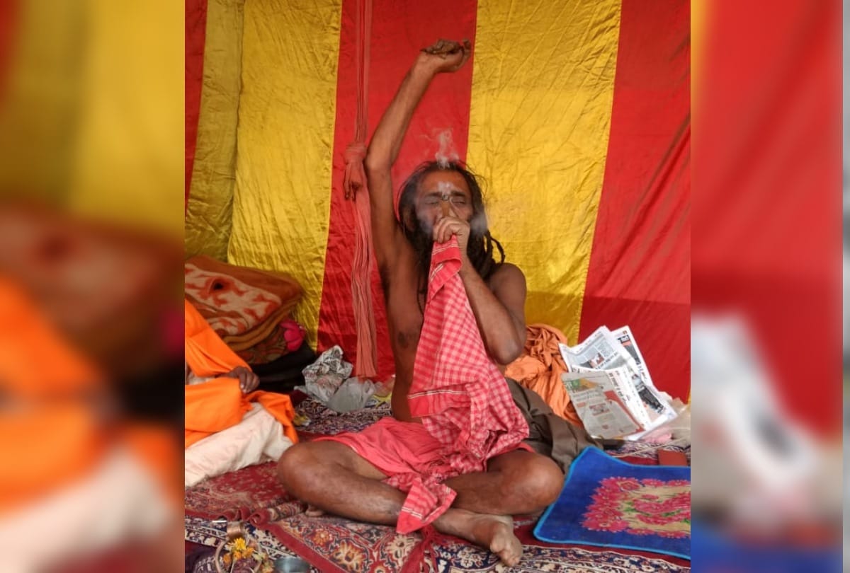 Kumbh Mela 2019:See Images of Naga baba persistence yoga in kumbh mela