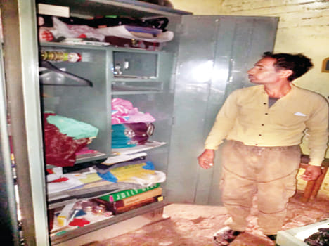 25 lakhs of steals from the house of retired railway workers