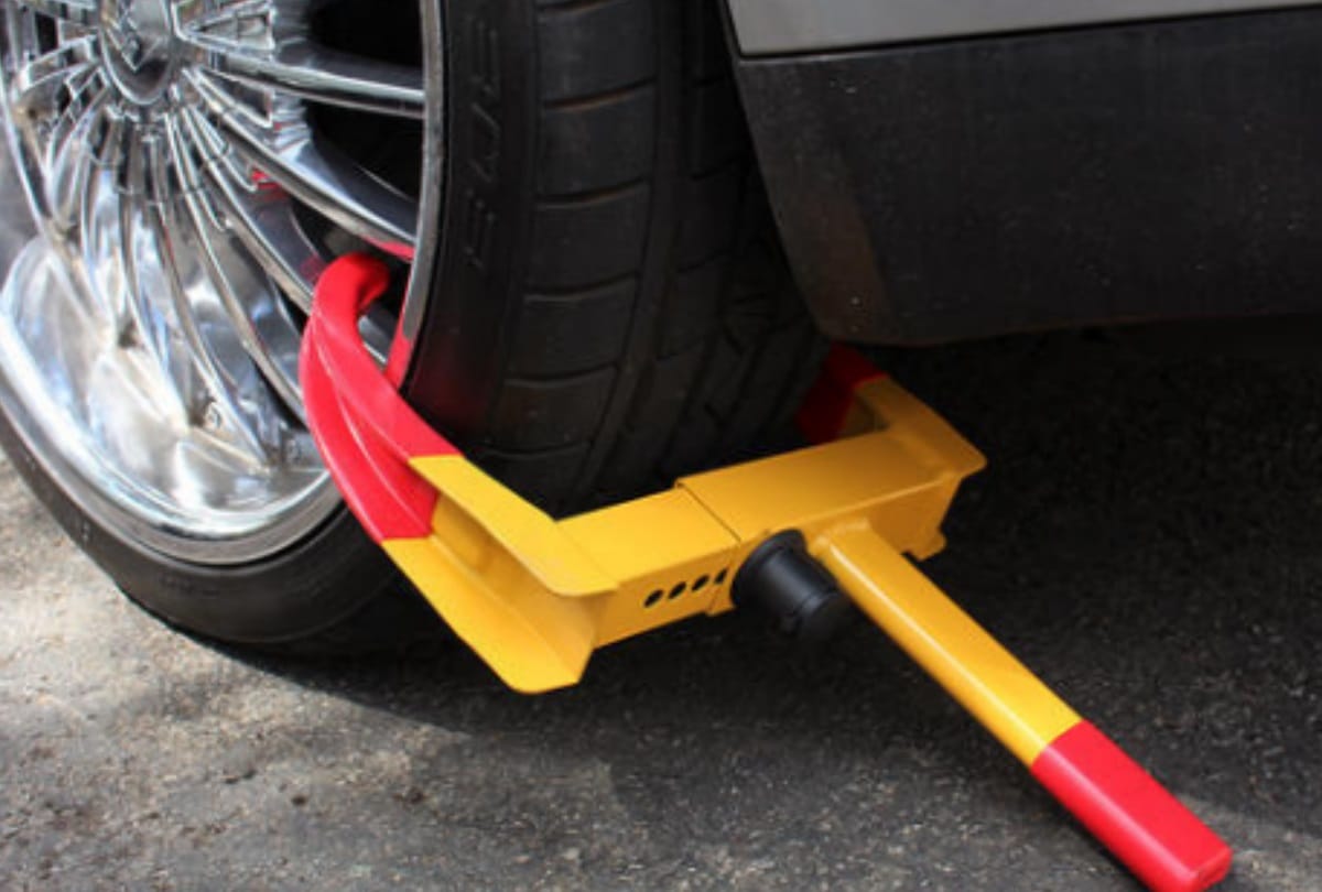 car will be locked by wheel clamp lock in meerut on without parking