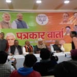 पत्रकार वार्ता करते राज्यमंत्री मनोज सिन्हा