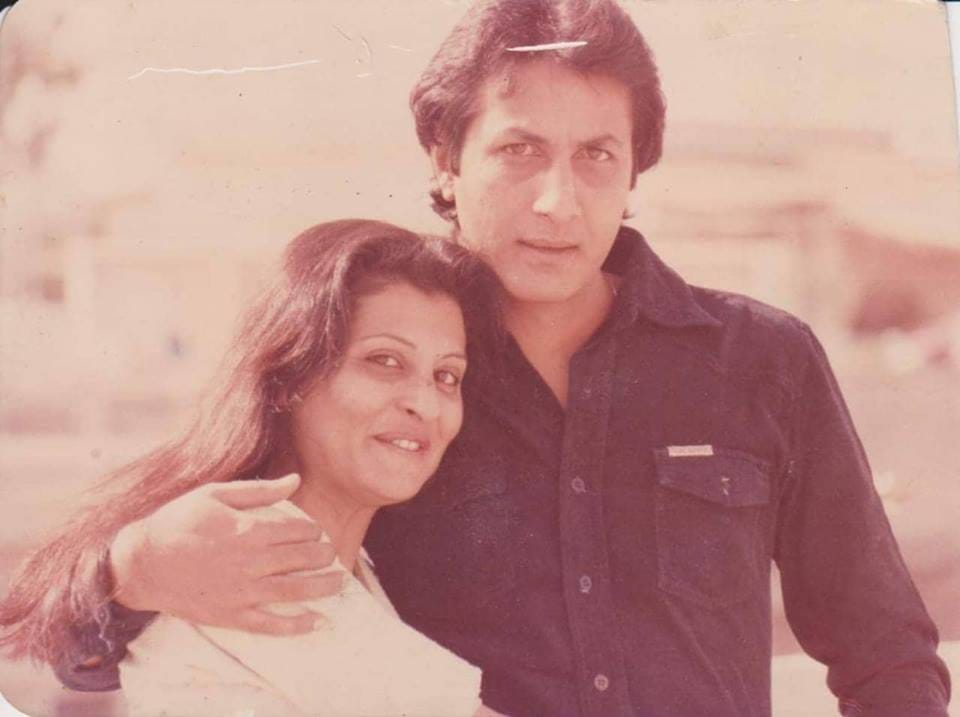 Actress sara ali khan mother amrita singh family rare photos 