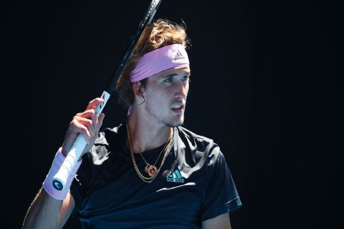 zverev breaks his racket after beat against milos raonic in australian open 2019