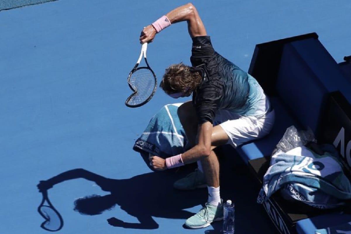 zverev breaks his racket after beat against milos raonic in australian open 2019