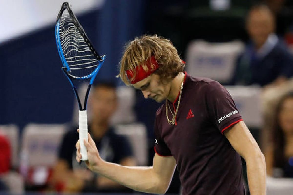 zverev breaks his racket after beat against milos raonic in australian open 2019