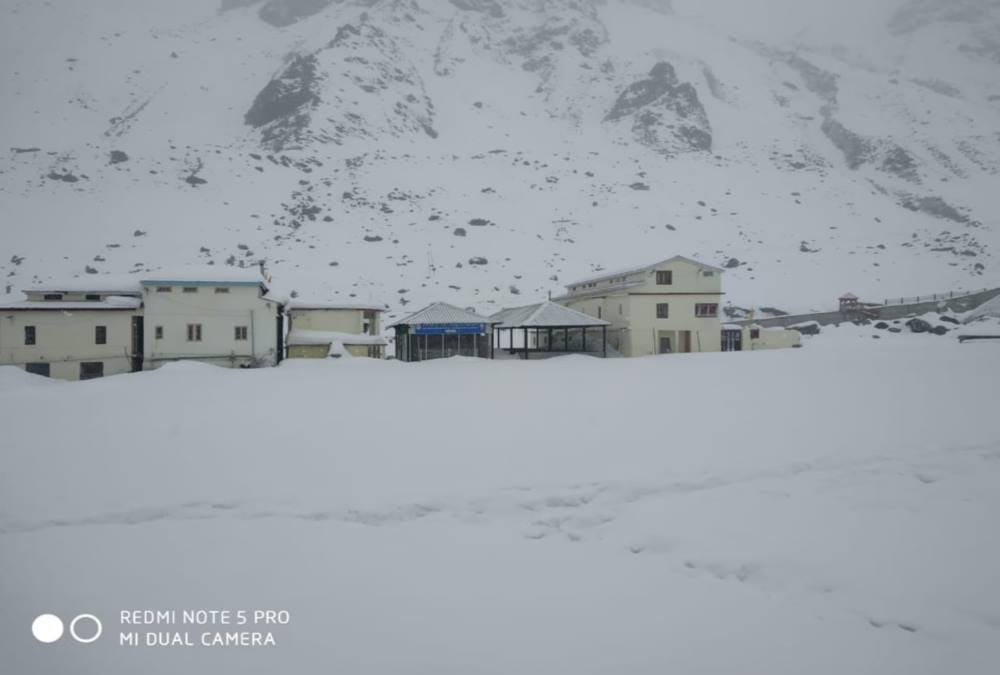 Heavy Snowfall bitter cold weather Labour done kedarnath reconstruction work