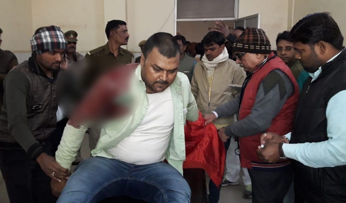 Medical operator shooted by gangster in ballia