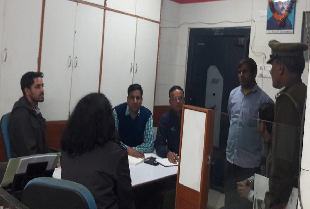 Thieves sabotage in co-operative bank in bhiwani