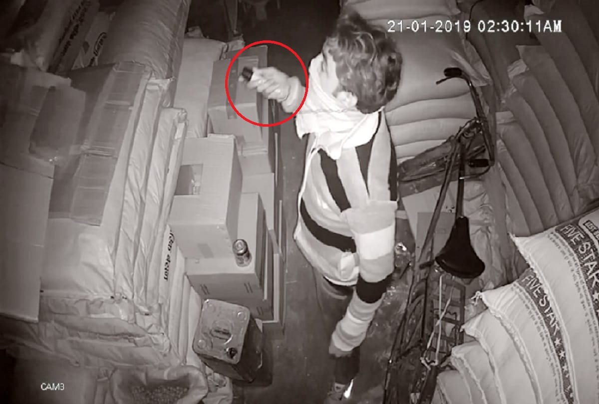 Baghpat, Theft of two lakhs in three shops in Uttar Pradesh