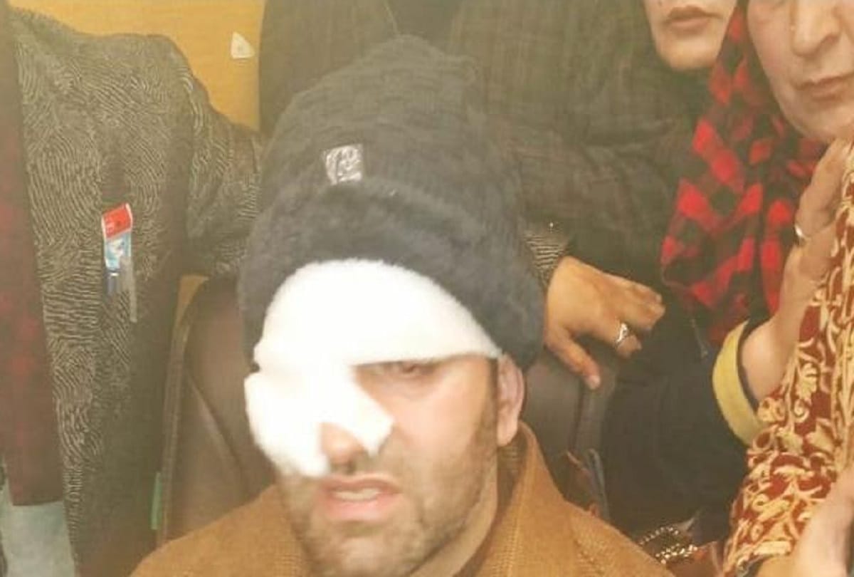 deputy mayor attacked by Councillor with cup in general council meeting in srinagar nagar nigam
