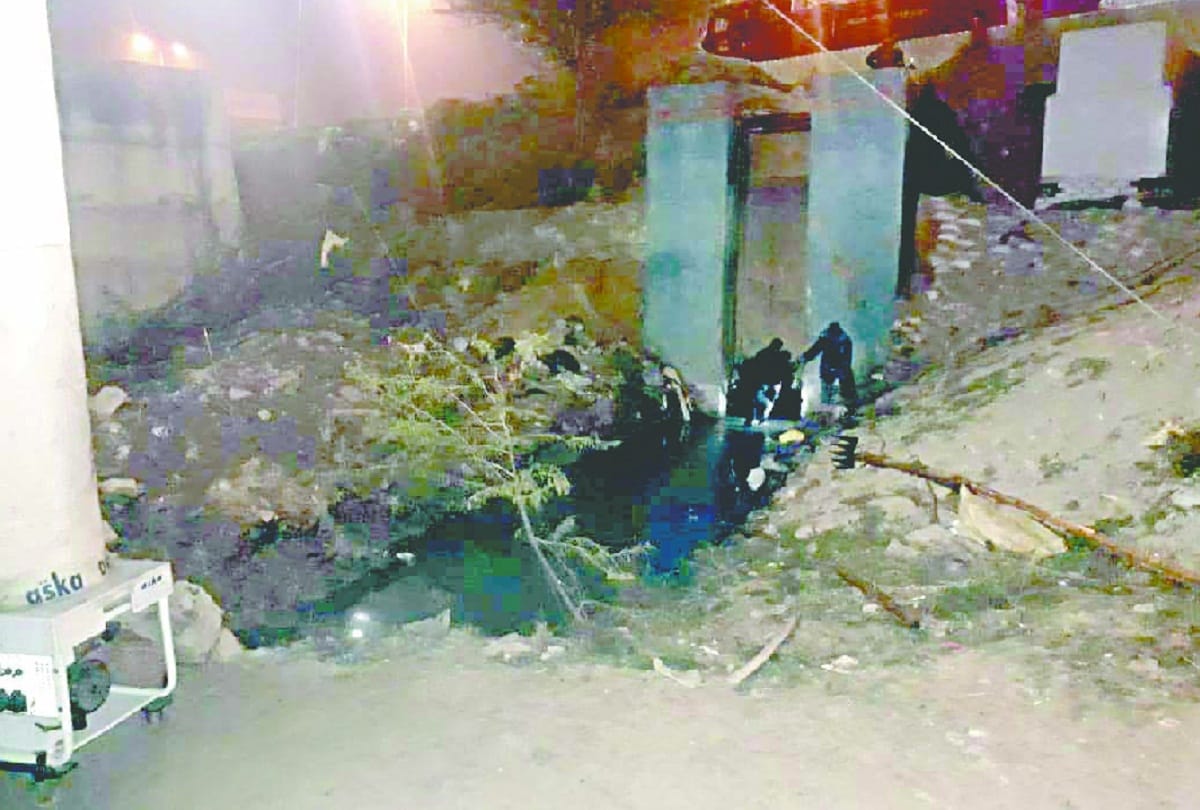 Delhi Sanitation Worker death during cleaning drain in Wajirabad