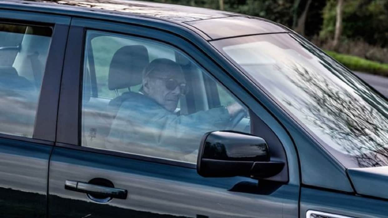 Britain: Prince Philip drives without seat belt, police reminds him law