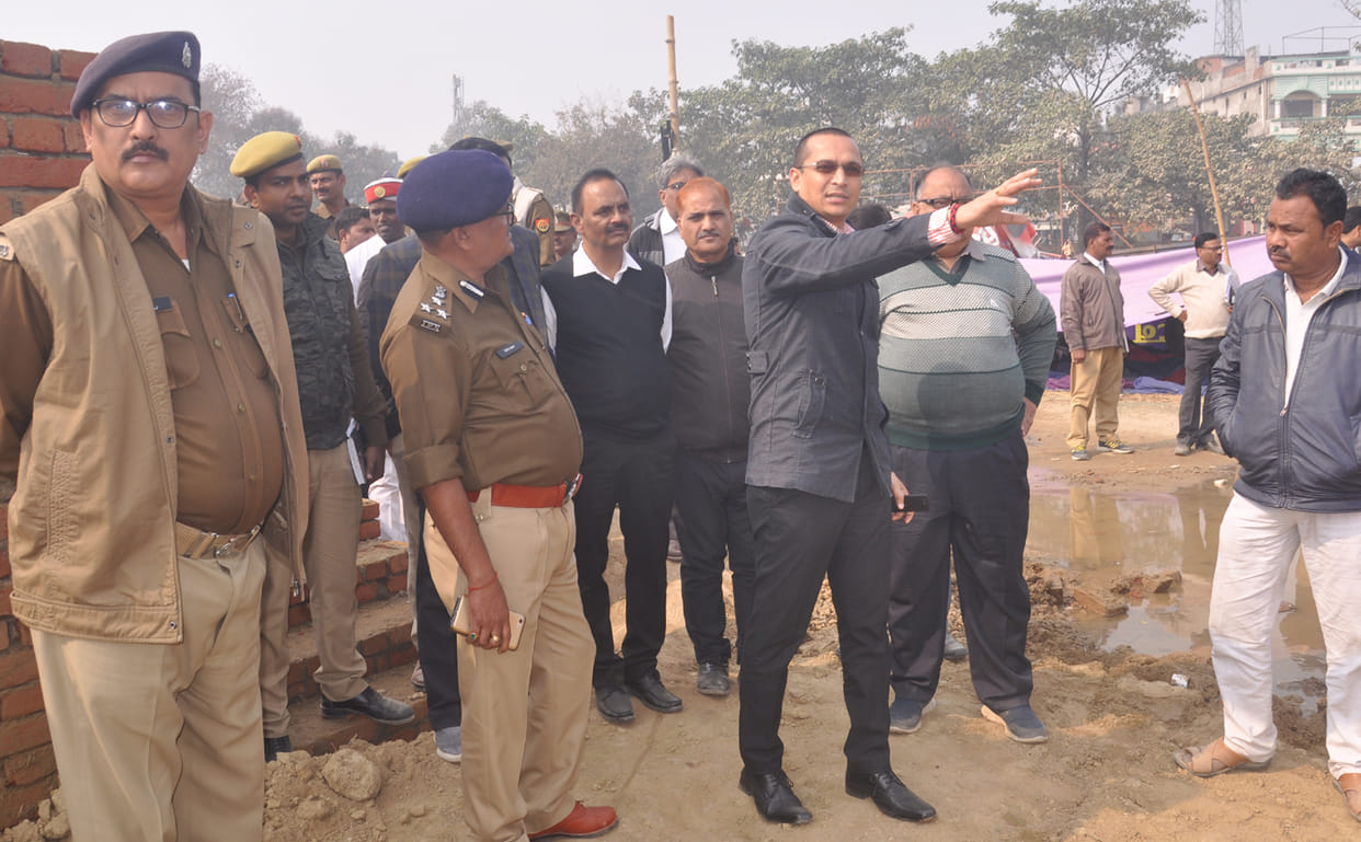 तैयारियों का जायजा लेने मखौड़ा पहुंचे डीएम