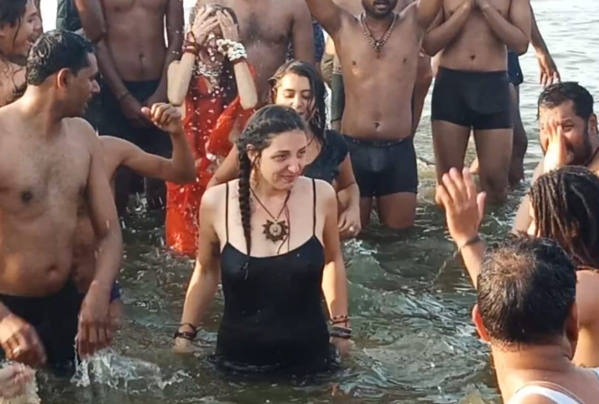 Kumbh Mela 2019:Foreign devotees snan in sangam on Paush Purnima