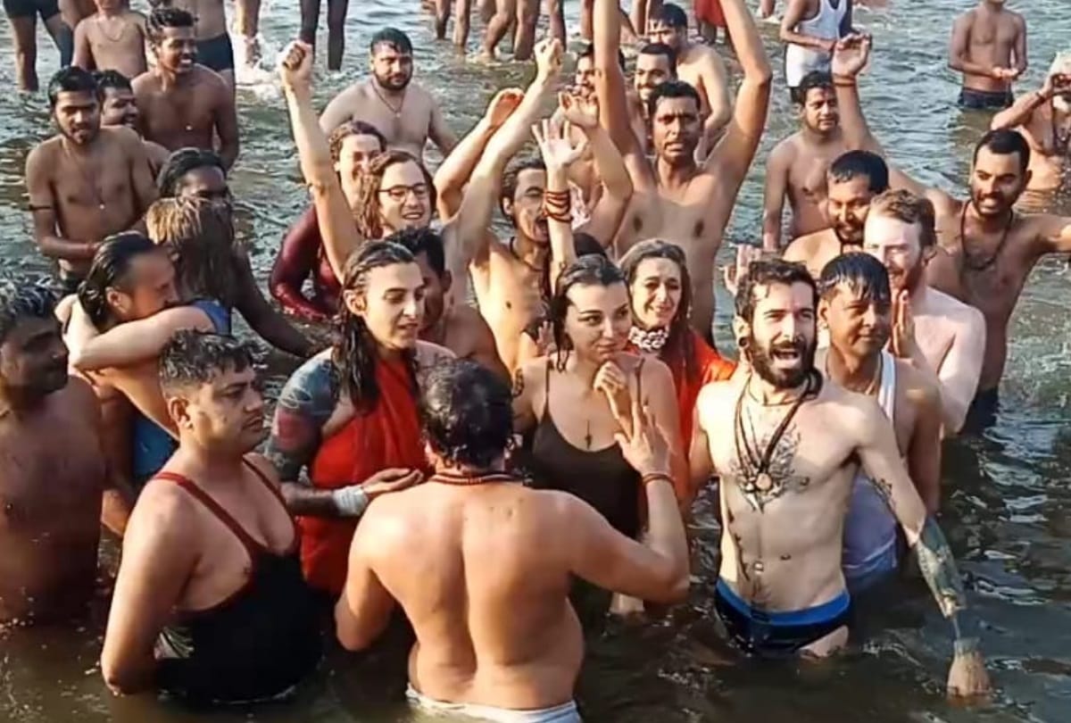 Kumbh Mela 2019:Foreign devotees snan in sangam on Paush Purnima